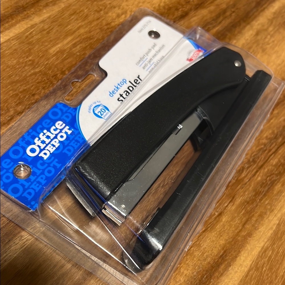 Office Depot Desktop Stapler NWT